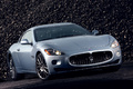 Maserati GranTurismo S bleu ciel 3/4 avant droit penché