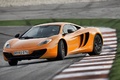 McLaren MP4-12C orange 3/4 avant gauche penché 2