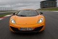 McLaren MP4-12C orange face avant travelling