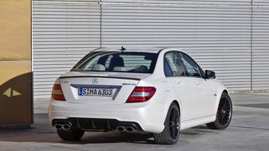 Mercedes C63 AMG - blanche - 3/4 arrière droit