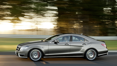 Mercedes CLS63 AMG - gris - profil, filé