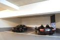 Mercedes McLaren SLR Stirling Moss noir 3/4 arrière gauche & SLR 722s Roadster noir 3/4 avant gauche