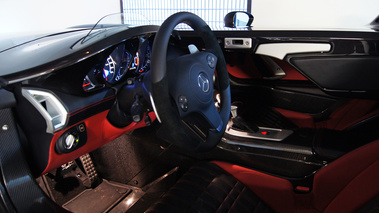 Mercedes McLaren SLR Stirling Moss noir intérieur