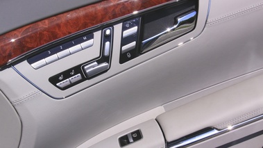  Mercedes S400 Hybrid vue détail porte.