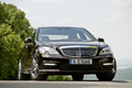 Mercedes S63 AMG - marron - 3/4 avant droit