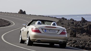 Mercedes SLK 2011 - beige - 3/4 arrière gauche, dynamique