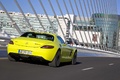 Mercedes SLS AMG E-Cell jaune 3/4 arrière droit travelling penché