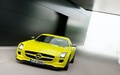 Mercedes SLS AMG E-Cell - jaune - 3/4 avant gauche, filé