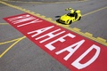 Mercedes SLS AMG E-Cell jaune 3/4 avant gauche portes ouvertes vue de haut