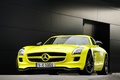 Mercedes SLS AMG E-Cell jaune 3/4 avant gauche