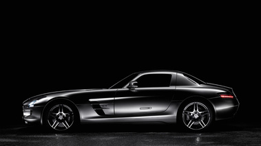 Mercedes SLS AMG gris profil 2