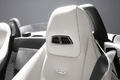 Mercedes SLS AMG roadster - blanc - chauffe nuque