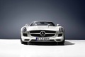 Mercedes SLS AMG Roadster blanc face avant