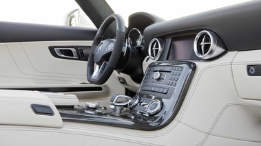 Mercedes SLS AMG Roadster blanc intérieur 2