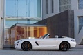 Mercedes SLS AMG Roadster blanc profil 2