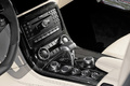 Mercedes SLS AMG rouge console centrale 2