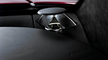 Mercedes SLS AMG rouge système audio