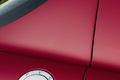 Mercedes SLS AMG rouge trappe à essence debout