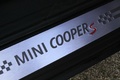 Mini Cooper S Countryman blanc pas de porte