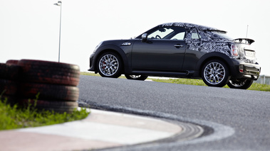Mini Coupé John Cooper Works - gris - camouflé, profil droit