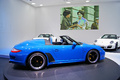 Mondial de l'Automobile Paris 2010 - Porsche 997 Speedster bleu profil 2