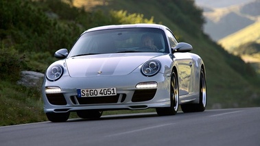 Porsche 911 Sport Classic - grise - 3/4 avant droit dynamique