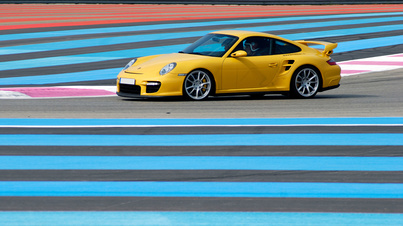 Porsche 997 GT2 jaune 3/4 avant gauche filé