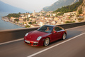 Porsche 997 Targa 4S MkII rouge 3/4 avant gauche travelling vue de haut