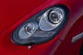 Porsche Cayman R rouge phare avant