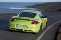 Porsche Cayman R vert 3/4 arrière droit travelling penché