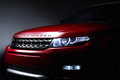 Range Rover Evoque 5 portes - rouge - détail, avant