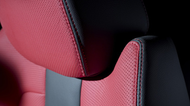 Range Rover Evoque 5 portes - rouge - détail, sièges