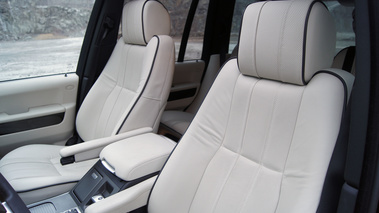 Range Rover Supercharged noir sièges avants