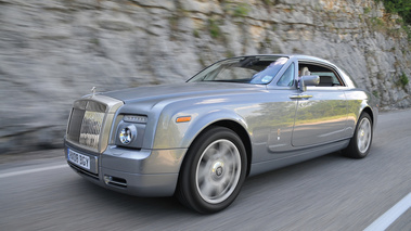Rolls Royce Phantom Coupe gris 3/4 avant gauche travelling 2