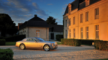 Rolls Royce Phantom Coupe gris profil