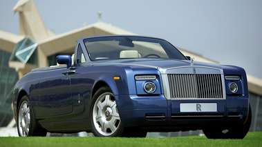 Rolls Royce Phantom Drophead Coupe bleu 3/4 avant droit