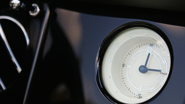 Rolls Royce Phantom Drophead Coupe noir horloge