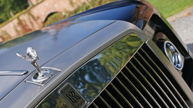 Rolls Royce Phantom Drophead Coupe noir logo 2