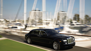 Rolls Royce Phantom LWB noir 3/4 avant droit filé
