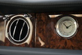 Rolls Royce Phantom / noire / détail montre tableau de bord 