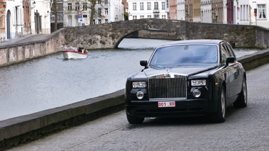 Rolls Royce Phantom / noire / dynamique 