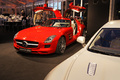 Mercedes SLS AMG rouge 3/4 avant gauche portes ouvertes