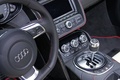 Mondial de l'Automobile Paris 2010 - Audi R8 V8 Spyder rouge levier de vitesse