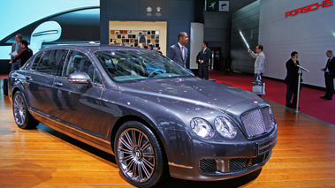 Mondial de l'Automobile Paris 2010 - Bentley Continental Flying Spur Speed anthracite 3/4 avant droit