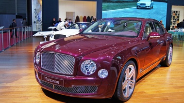 Mondial de l'Automobile Paris 2010 - Bentley Mulsanne violet 3/4 avant gauche