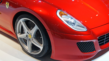 Mondial de l'Automobile Paris 2010 - Ferrari 599 SA Aperta rouge jante