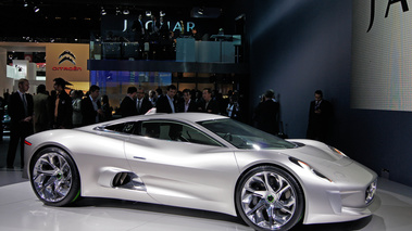 Mondial de l'Automobile Paris 2010 - Jaguar C-X75 gris 3/4 avant droit 2