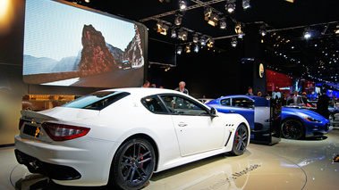 Mondial de l'Automobile Paris 2010 - Maserati GranTurismo S MC Stradale blanc 3/4 arrière droit