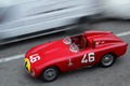 Alfa Romeo rouge 3/4 avant gauche penché vue de haut