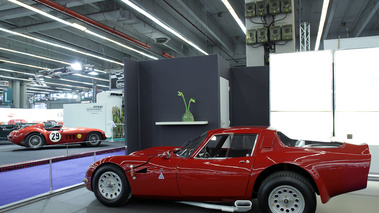 Alfa Romeo rouge profil